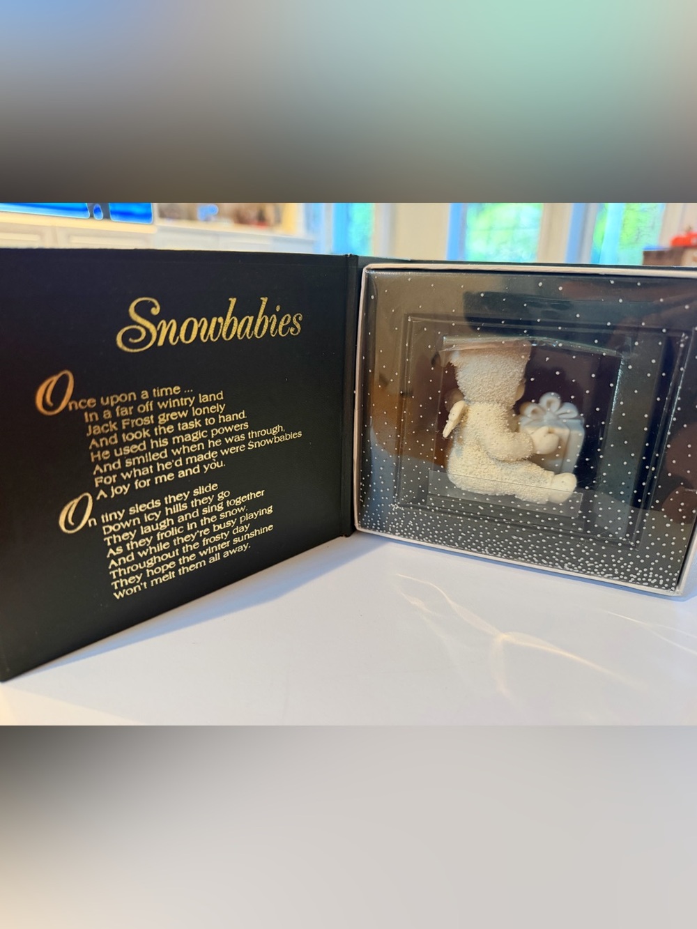Snowbabies by Dept 56 NWT
1993 "Can I Open it Now?"
